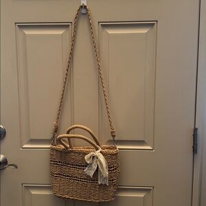 Woven Straw Crossbody Bag with Bow Very clean